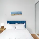 Balmain Beauty With Spacious Garden
