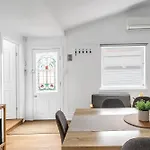 Balmain Beauty With Spacious Garden