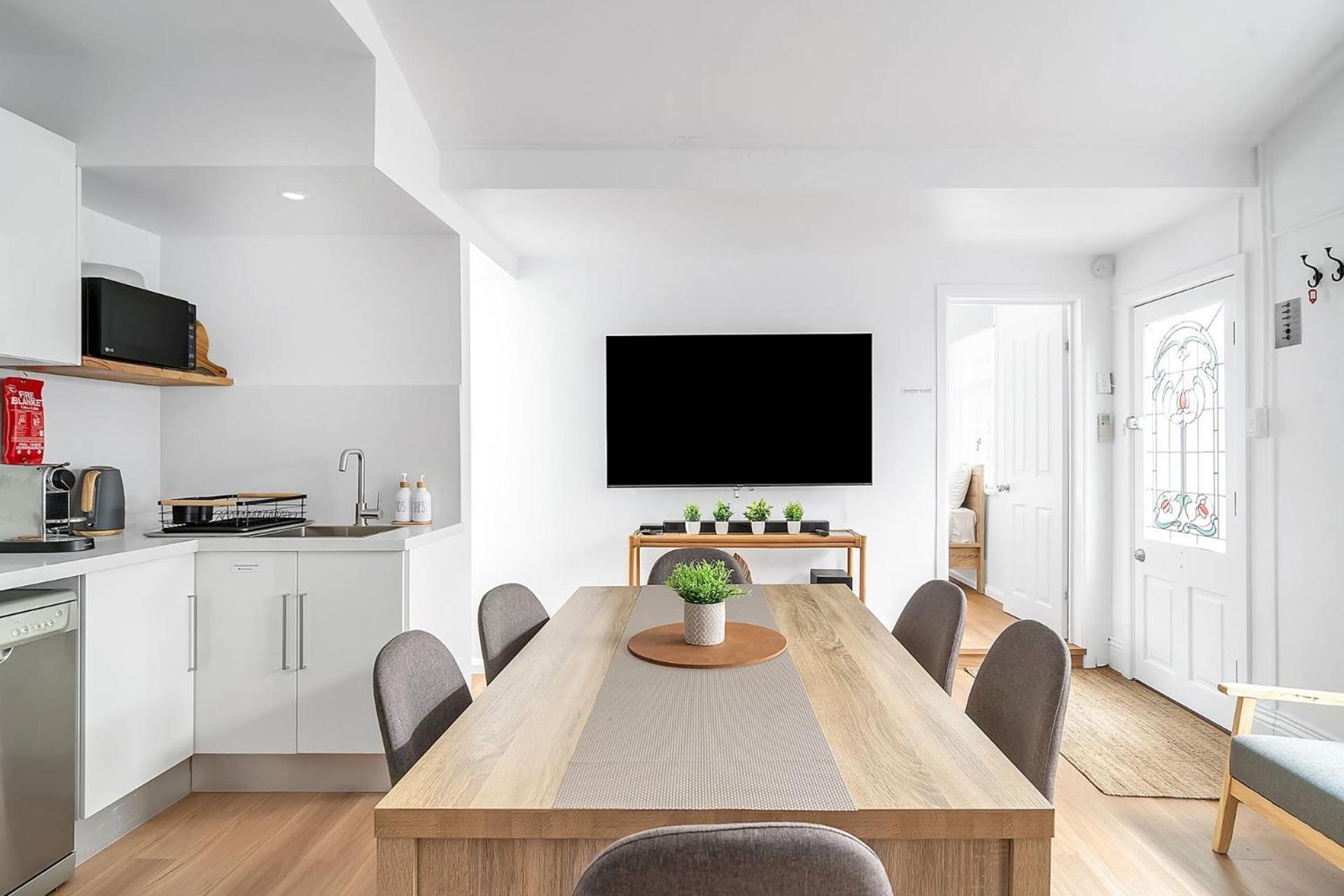 Balmain Beauty With Spacious Garden